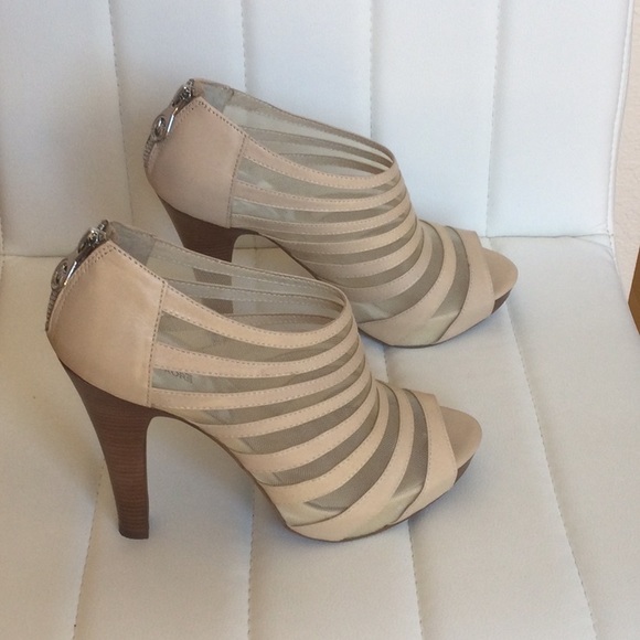 EUC Michael Kors 8.5M Bone/Silver Leather Mesh Open Toe Heels - Picture 5 of 16